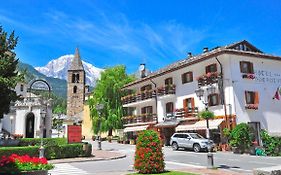 Hotel Bucaneve